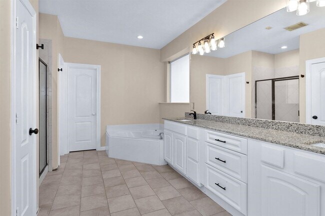 Building Photo - 1010 Maple Run Dr