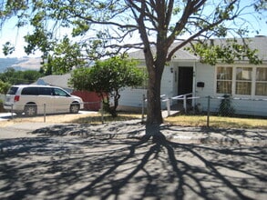 Building Photo - 40 La Cruz Ave