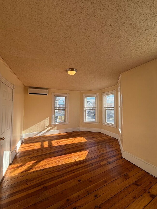 Building Photo - 27-29 Dalton Ave