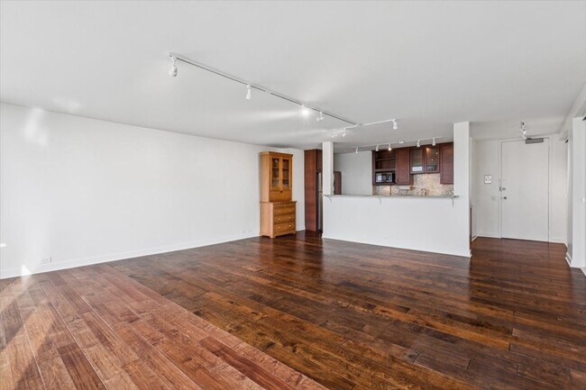 Building Photo - 330 W Diversey Pkwy