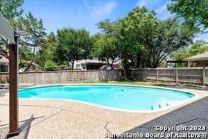 Building Photo - 208 Valona Dr