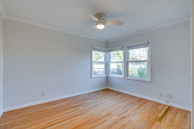 Building Photo - 1937 NE Dekum St