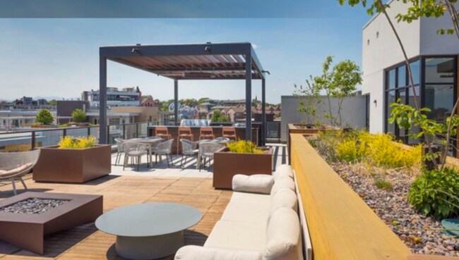 Building Photo - 2930 Umatilla St