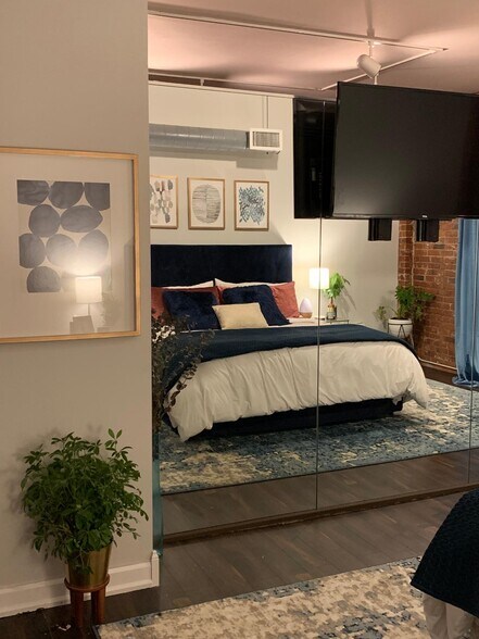 Building Photo - 432 E. Rich St