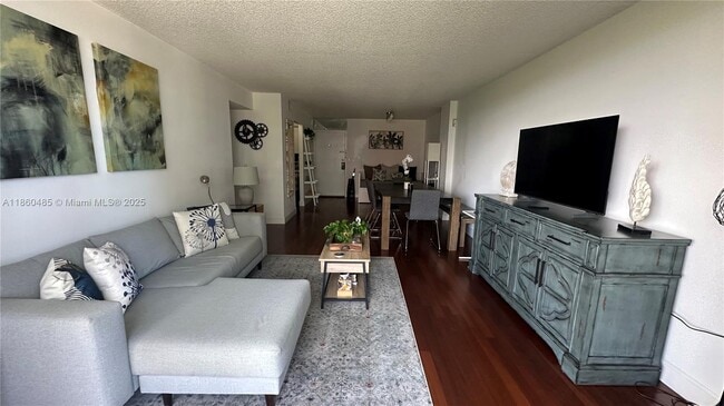 Building Photo - 1450 Brickell Bay Dr