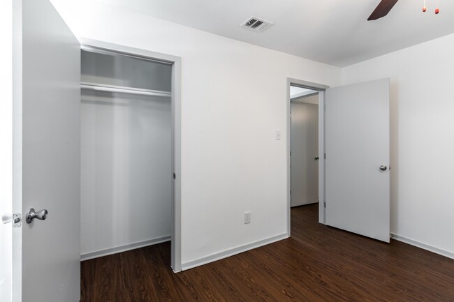 Building Photo - Luxury Duplex. Best Prices In South Austin! Steps from Hike & Bike Trail And Downtown!