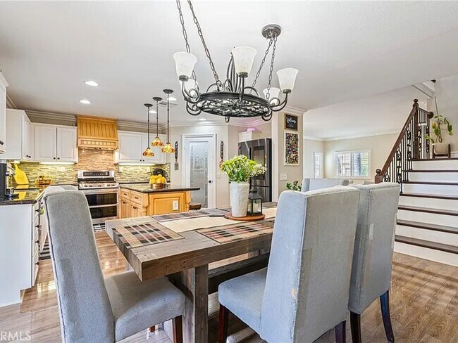 Building Photo - Absolutely Stunning home in Eastvale & loc...