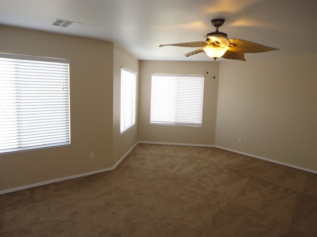 Building Photo - 420 E Palomino Way