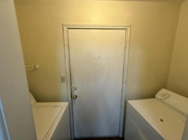 Building Photo - 1002 Sagewood Trail