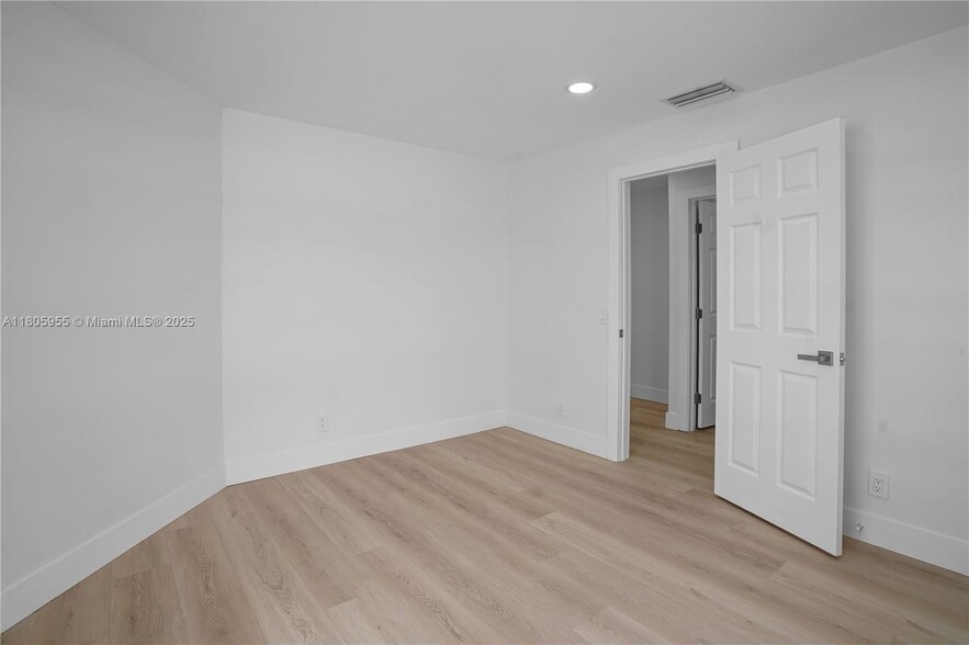 Building Photo - 9354 Arborwood Cir