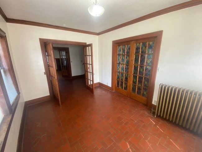 Building Photo - Massive 4 Bedroom, 2 Bath Brick Home