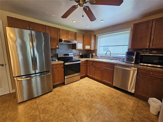 Building Photo - 672 Gershwin Dr