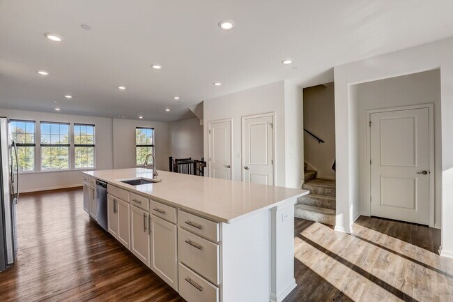 Building Photo - 2924 Reflection Dr