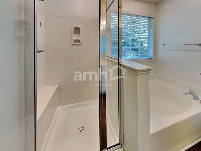 Building Photo - 7495 Sedgebrook Dr E