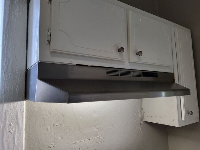 Building Photo - 925 S Cox St