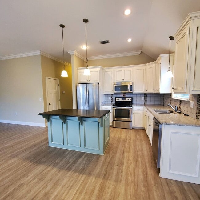 Building Photo - Modern Elegance Meets Southern Comfort: 4BR/2BA Gem in Northlake Neighborhood!