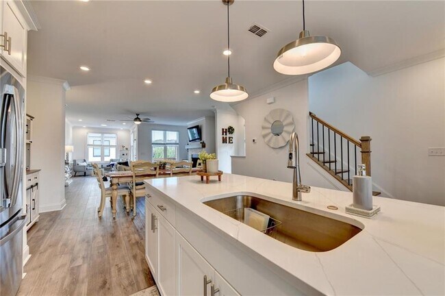 Building Photo - 522 Healy Dr