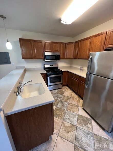 Building Photo - 112 N Arthur Ashe Blvd