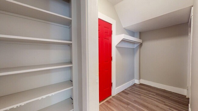 Building Photo - Clark / Fulton Area - 3 Bedrooms - 1 Bath - Single Family Home