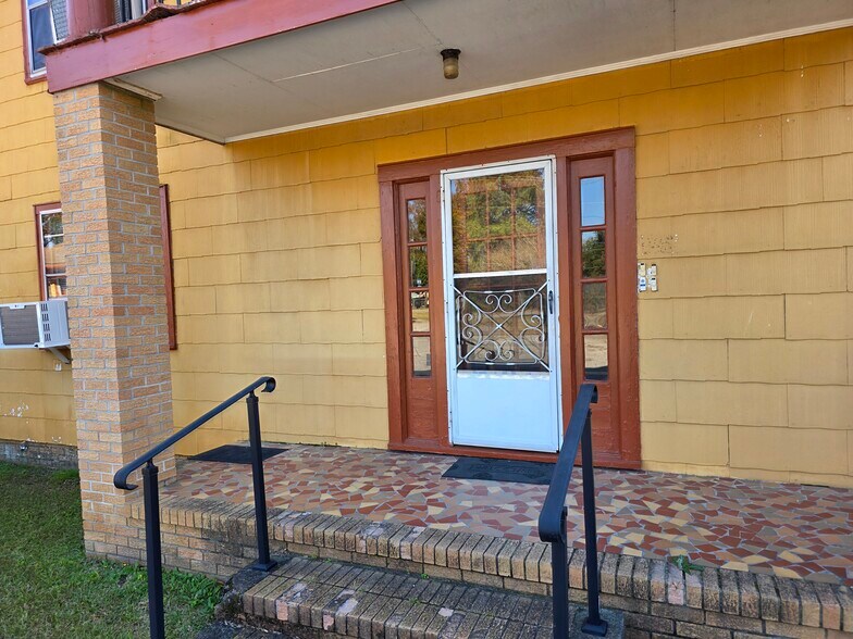 Entry Door - 1302 Belleville Rd