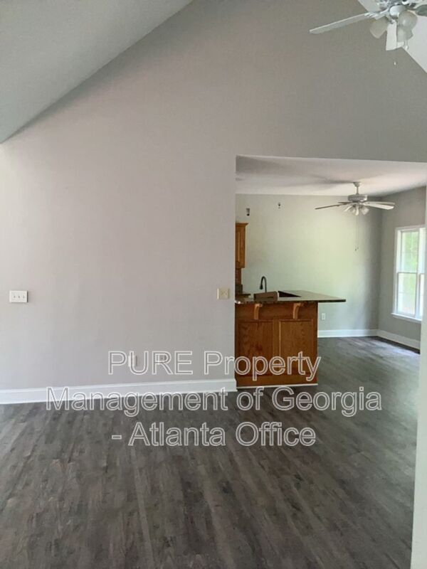 Building Photo - 27 N Hampton Dr