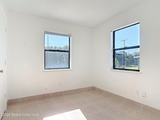 Building Photo - 710 Flamingo Dr