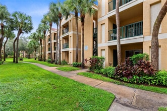 Building Photo - 755 Riverside Dr