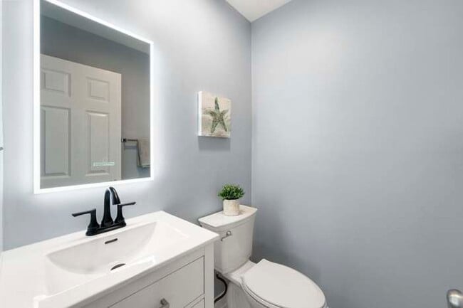 Building Photo - 514 W Miner St