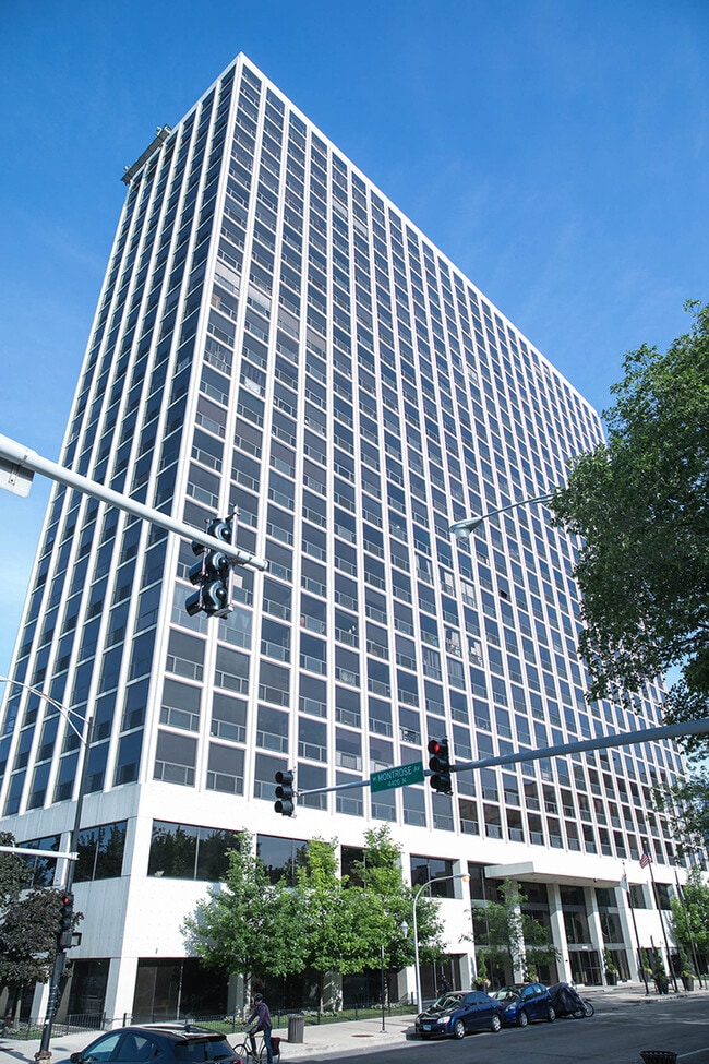 Building Photo - 4343 N Clarendon Ave