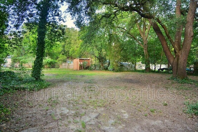 Building Photo - 2729 Kingswood Dr