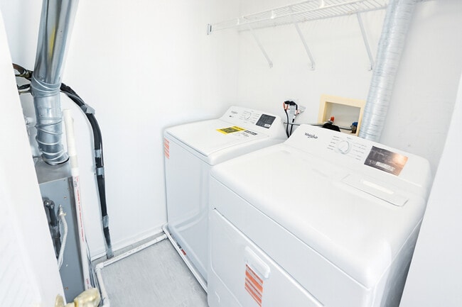 Building Photo - 3174 Bromley Ln