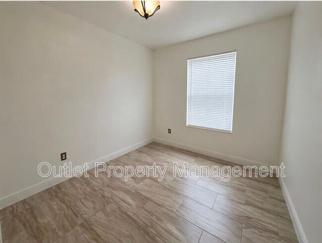 Building Photo - 8630 Buccilli Dr