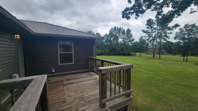 Building Photo - 3 Bedroom 1 Bath Apartment in Batesville