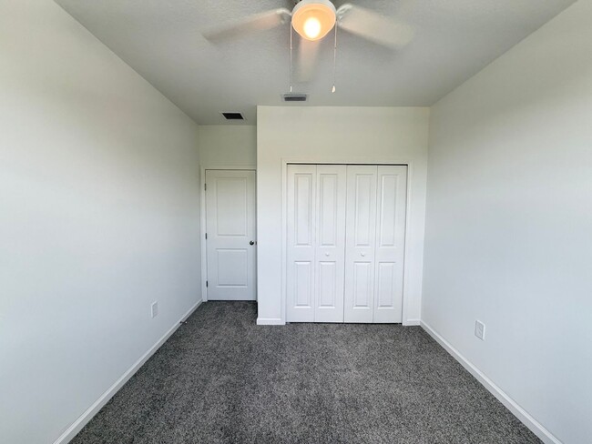 Building Photo - 5353 Vista Lago Dr