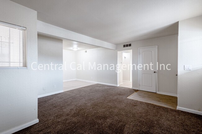 Building Photo - 813 Karma Ct