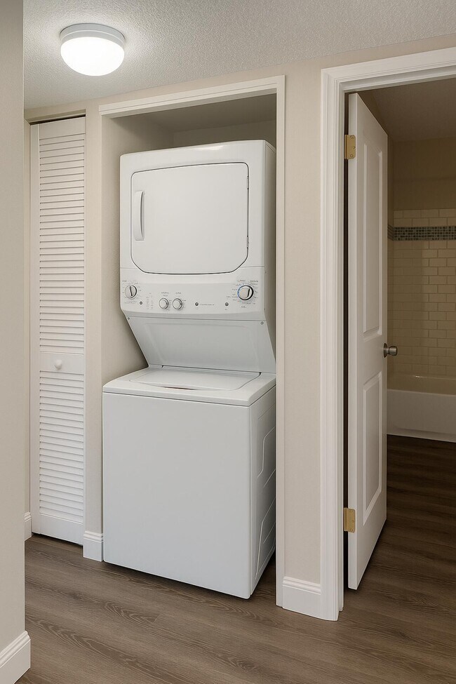 Building Photo - 2716 Vandiver Dr