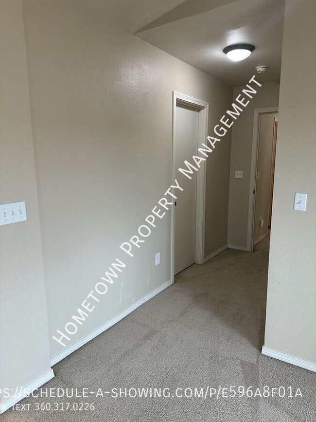 Building Photo - 4332 Freemont St NE