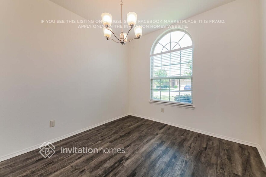 Building Photo - 1408 Red River Dr