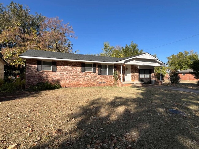 Building Photo - 4-Bedroom Home with Spacious Fenced Yard
