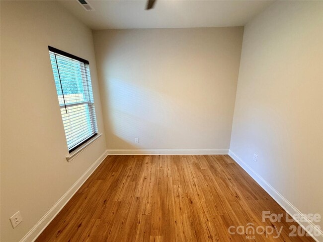 Building Photo - 521 N Linwood Ave