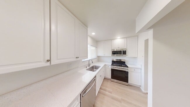 Building Photo - Peacock Valley HOA 2 Bedroom 1 Bathroom  5...