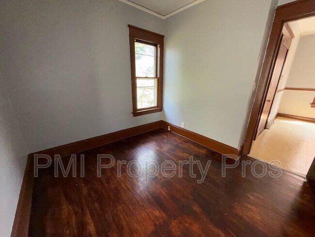 Building Photo - 2222 W Finn Pl
