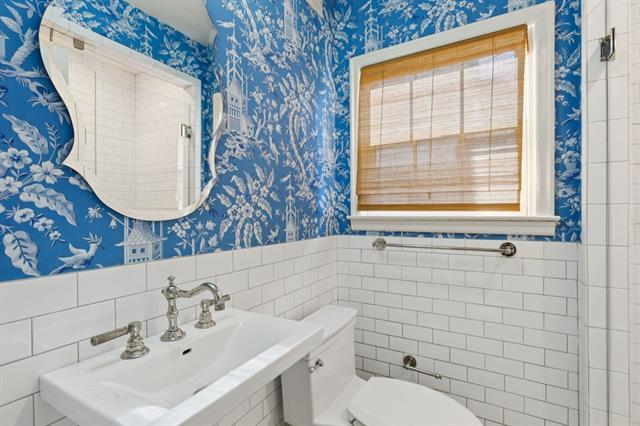 Building Photo - 4437 Larchmont St