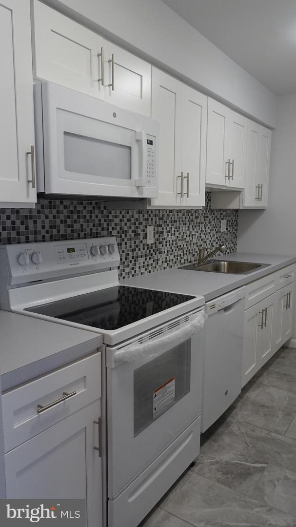 Building Photo - 7600 Roosevelt Blvd