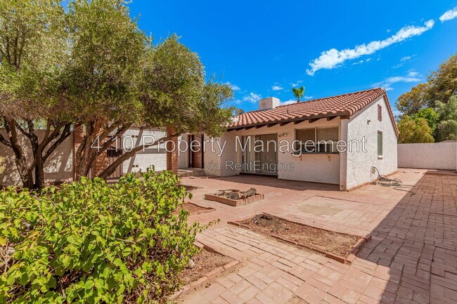 Building Photo - 2063 E Aspen Dr