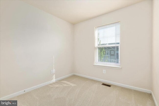 Building Photo - 109 Splendor Gdn Wy