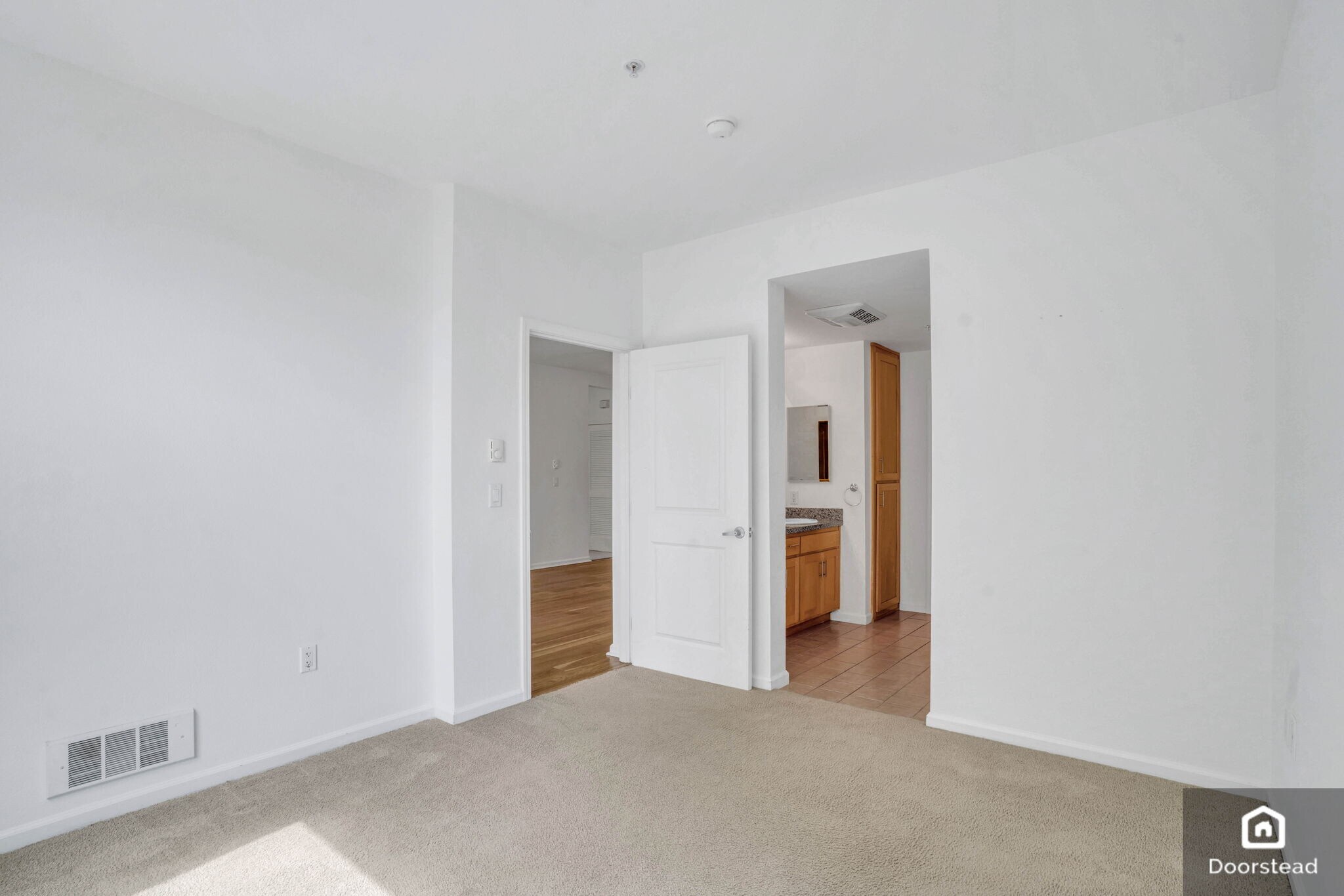 Building Photo - 301 Crescent Ct