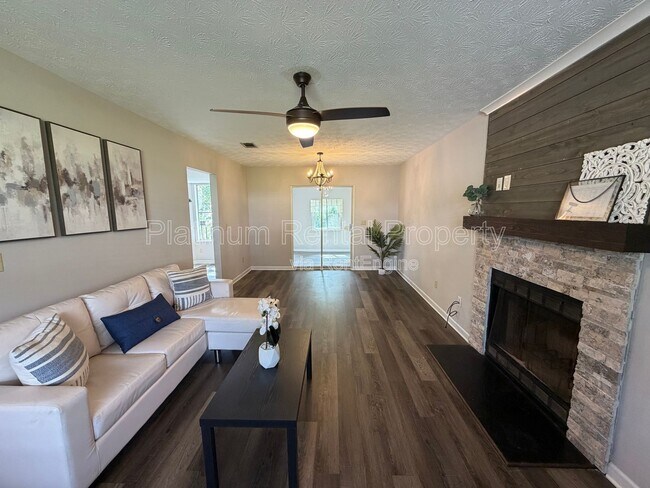 Building Photo - 2675 Wildflower Ln SW