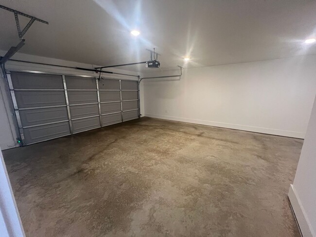 Building Photo - Newly built 3 bedroom 2 bathroom in East T...