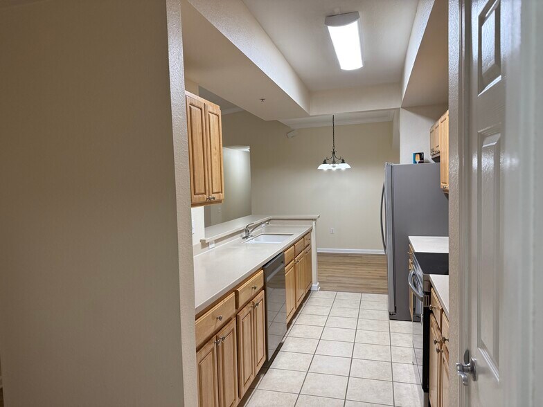 Kitchen View2 - 10075 Gate Pky N